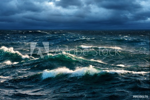 Afbeeldingen van Breaking Waves at Rising Storm